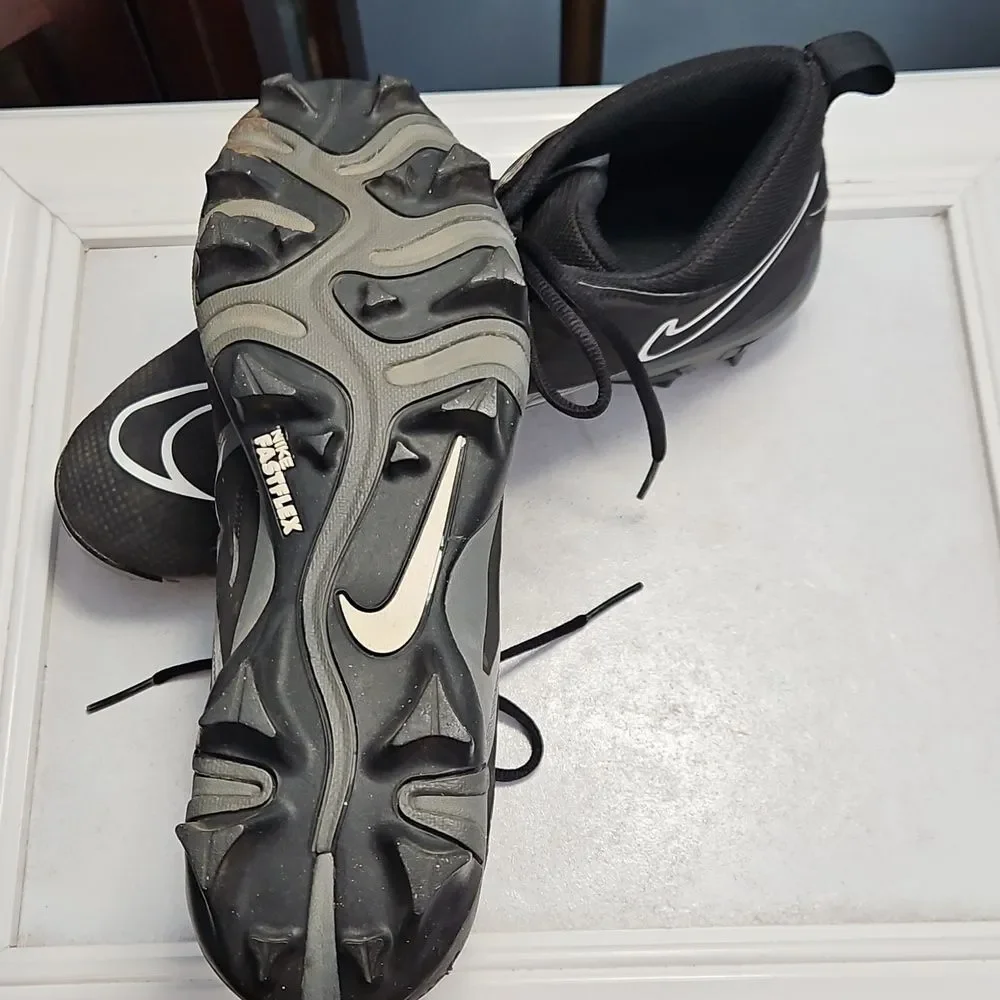Nike Men's Alpha 3 Menace Black Football Cleats Size 10